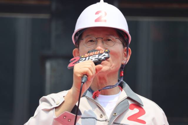 ▲김문수 국민의힘 대통령 후보가 창원시 상남분수광장에서 대선 유세전을 펼칙고 있다. ⓒ프레시안(조민규)