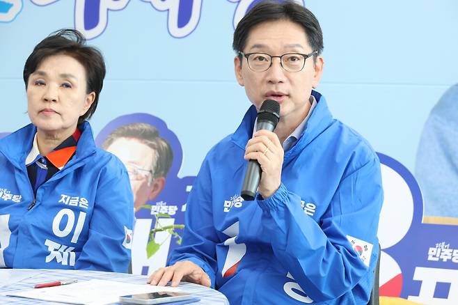 김경수 더불어민주당 중앙선거대책위원회 총괄선대위원장이 28일 경남 창원시 민주당 경남도당에서 열린 기자간담회에 참석해 발언하고 있다. ⓒ연합뉴스