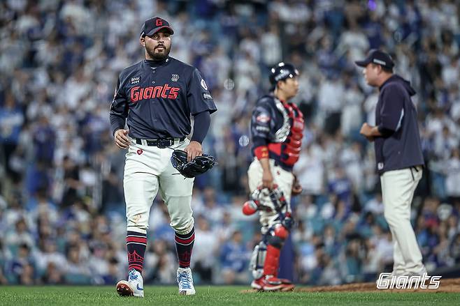 27일 대구 삼성전에서 강판되는 롯데 알렉 감보아. 롯데 자이언츠 제공