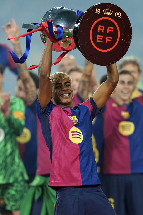 ▲ FC바르셀로나가 라민 야말과 6년 재계약을 맺었다. ⓒ연합뉴스/AFP/EPA