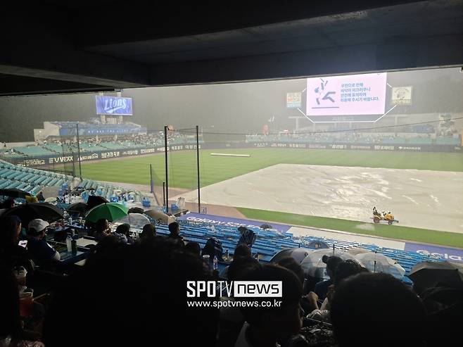 ▲ 경기를 재개할 수 없었다 ⓒ 맹봉주 기자