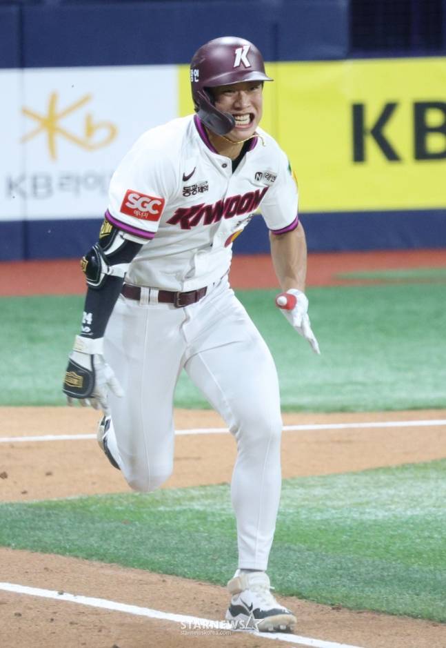 송성문이 전력질주하고 있는 모습. /사진=김진경 대기자