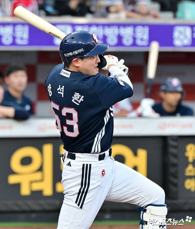 14일 오후 대전 한화생명 볼파크에서 열린 '2025 신한 SOL Bank KBO리그' 두산 베어스와 한화 이글스의 경기, 1회초 1사 2,3루 두산 양석환이 3루 주자 케이브를 홈으로 불러들이는 내야땅볼을 치고 있다. 엑스포츠뉴스 DB