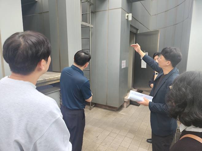 강남경찰서, 강남역 인근 고층빌딩 돌며 자살예방활동 [강남경찰서 제공. 재판매 및 DB 금지]