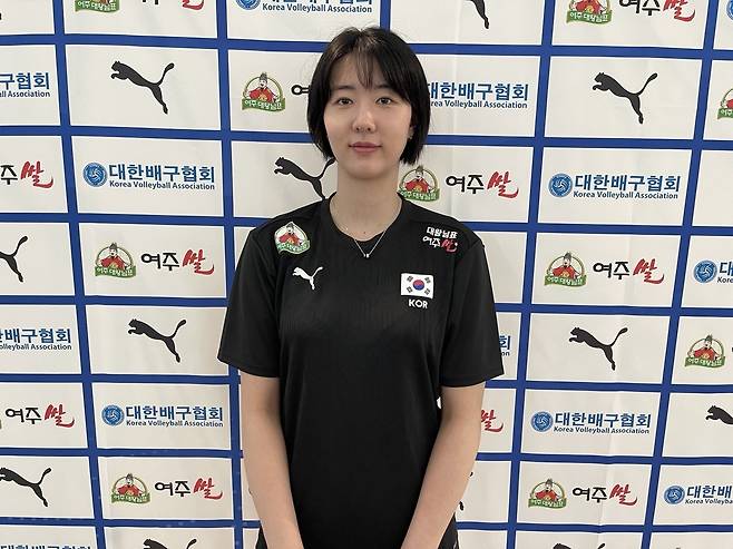 출국에 앞서서 취재진과 만난 여자배구 대표팀 주장 강소휘 [촬영 이대호]