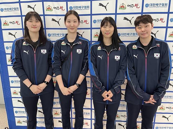 여자배구 대표팀에 발탁된 이주아, 김세빈, 정윤주, 김다은(왼쪽부터) [촬영 이대호]