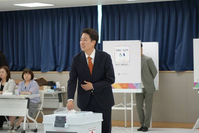 이준석 개혁신당 대선 후보는 경기도 화성을에서 사전투표를 했다. 개혁신당 선대본 제공