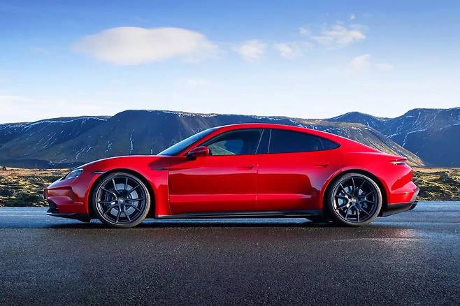 포르쉐 타이칸 GTS