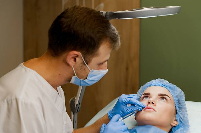 치료법은 그 목적과 적응증에 맞게 선택되어야 하며, 미용 시술도 예외가 아니다. [사진= 게티이미지뱅크]