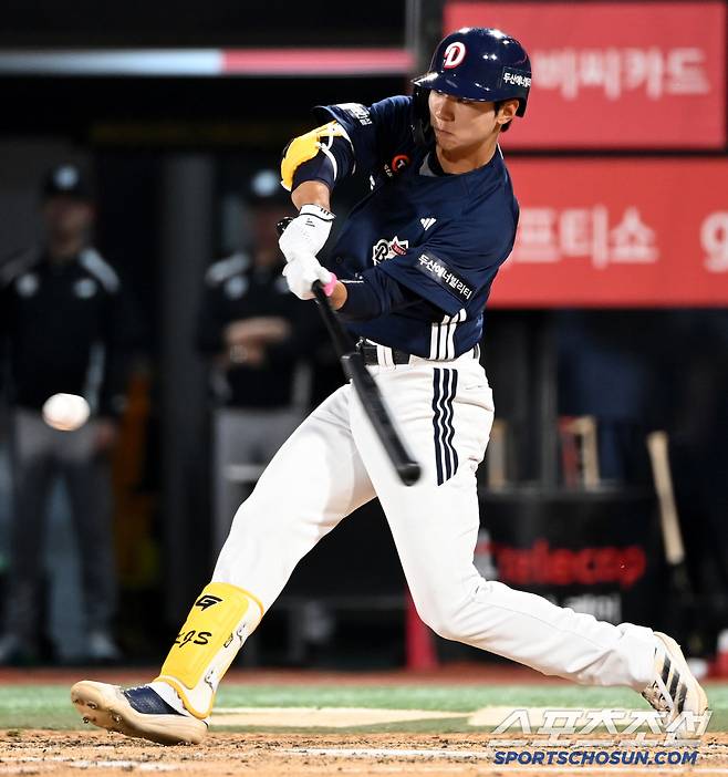 28일 수원KT위즈파크에서 열린 두산과 KT의 경기, 6회초 두산 김준상이 안타를 치고 있다. 김준상의 프로 데뷔 첫 안타다. 수원=허상욱 기자wook@sportschosun.com/2025.05.28/