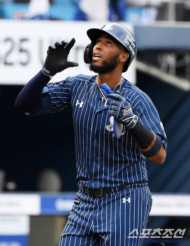 11일 대구 라이온즈파크에서 열린 삼성 라이온즈와 LG 트윈스의 경기. 6회말 삼성 디아즈가 솔로포를 날린 뒤 환호하고 있다. 대구=박재만 기자 pjm@sportschosun.com/2025.05.11/