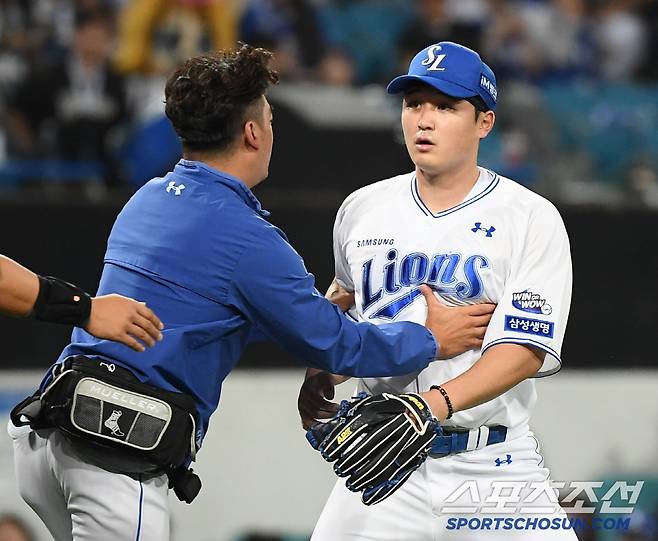 최원태도 지지 않고 맞서고 있다.