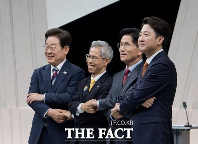 21대 대통령선거 교육 공약에서 '공교육 강화' 방안에는 공교육 질을 높이고 지원 범위를 넓혀 사교육 수요를 흡수하겠다는 구상이 주로 반영됐다. 왼쪽부터 이재명 더불어민주당, 권영국 민주노동당, 김문수 국민의힘, 이준석 개혁신당 대선후보./뉴시스