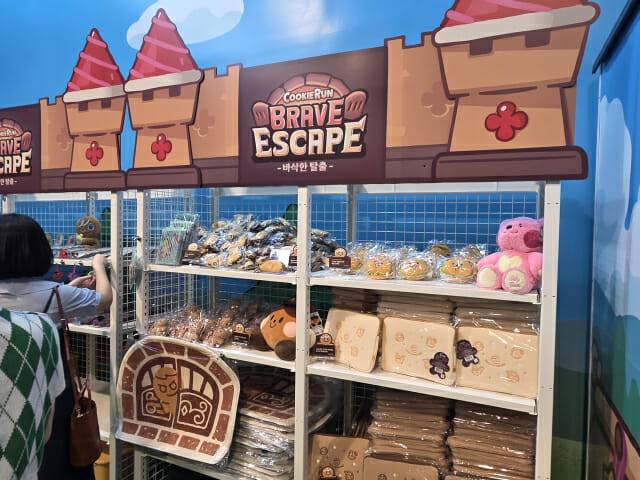 각종 굿즈를 구매하는 것도 가능하다