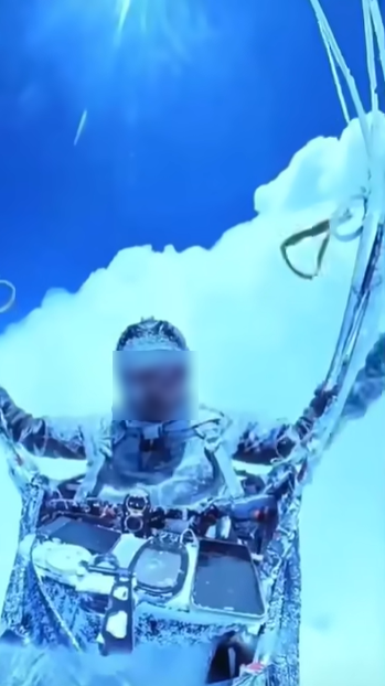 중국의 패러글라이딩 애호가 펑위장(55) 씨가 사고로 해발 약 8600m까지 상승했다가 극적으로 살아 돌아왔다. 중국 빌리빌리