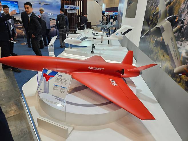 한국항공우주산업(KAI)가 28일 부산 벡스코(BEXSCO)에서 열린 국제해양방산전시회(MADEX)에 참가했다. 사진은 KAI가 현재 개발하고 있는 무인표적기다. /김지환 기자