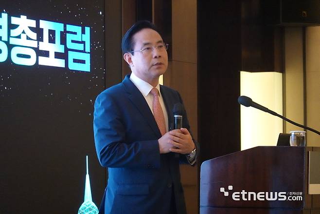 전병서  중국경제금융연구소장이 29일 오전 조선호텔 2층 오키드룸에서 열린 경제인총연합회 정기 포럼에서 '관세전쟁, 긴급진단-미중 치킨게임 속 한국경제' 주제 발표를 하는 모습.