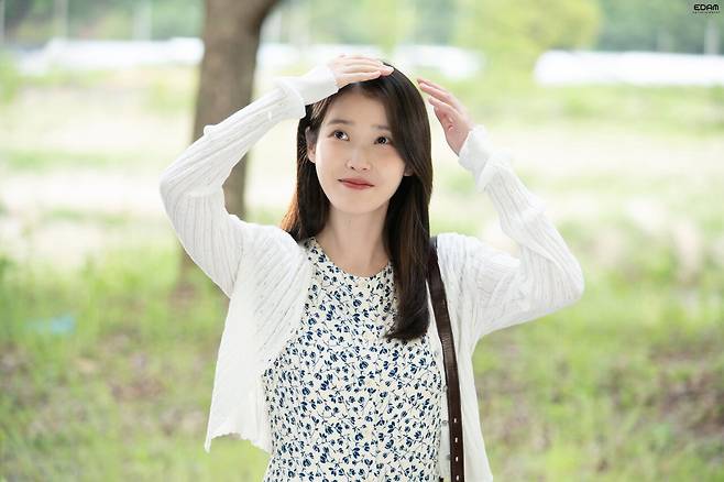 아이유 네버엔딩스토리 뮤비촬영 비하인드 사진jpg