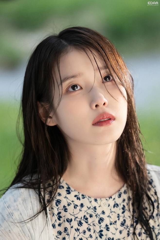 아이유 네버엔딩스토리 뮤비촬영 비하인드 사진jpg