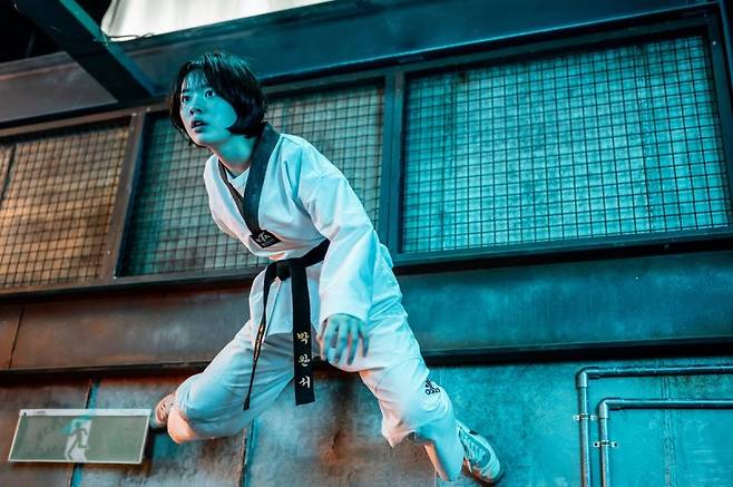 심장을 이식받고 천하장사가 된 태권소녀 완서(이재인). 안나푸르나필름·NEW 제공