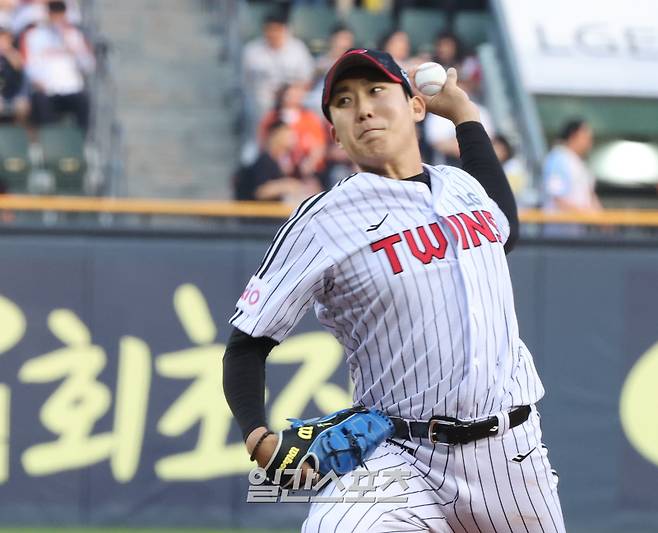 29일 오후 잠실야구장에서 열린 2025 프로야구 한화와 LG 경기. LG 선발 손주영이 역투하고 있다. 잠실=정시종 기자 capa@edaily.co.kr