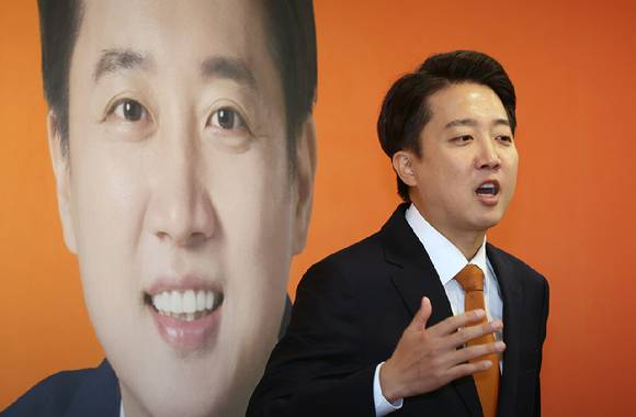 개혁신당 이준석 대선 후보가 29일 서울 여의도 국회에서 긴급기자회견을 열고 TV 토론회에서 여성 신체에 대한 표현으로 논란이 되는 것과 관련해 입장을 밝히고 있다. 2025.5.29 [사진=연합뉴스]