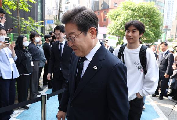 더불어민주당 이재명 대선후보가 21대 대통령선거 사전투표 첫날인 29일 서울 서대문구 신촌동 주민센터 투표소로 들어가고 있다. 2025.5.29 [사진=연합뉴스]