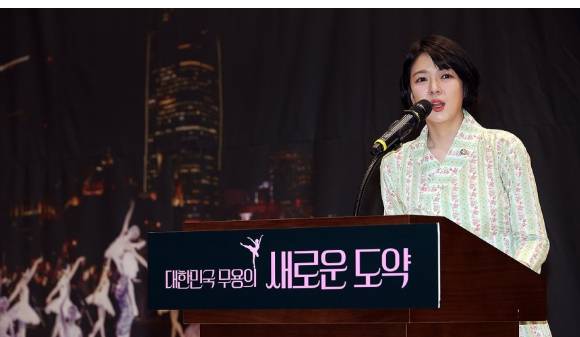 배현진 국민의힘 의원이 4월 28일 서울 여의도 국회 의원회관에서 열린 '무용진흥법 제정 공청회'에서 개회사를 하고 있다. [사진=연합뉴스]