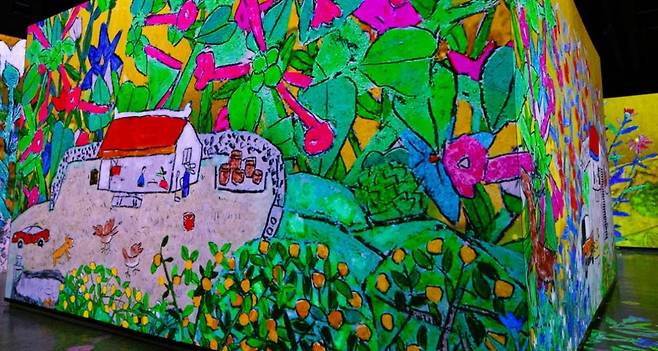 오는 6월말까지 진행되는 ‘이왈종, 중도의 섬 제주’(‘빛의벙커’)