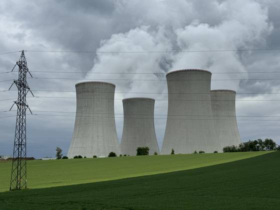 신규 원자력발전소 건설이 예정된 체코 두코바니에 원전 냉각기가 가동 중인 모습. 두코바니=임성빈 기자