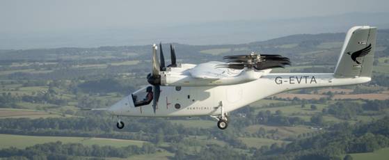 영국의 플라잉 택시 'VX4'가 27일(현지시간) 영국 코츠월드 지역 상공을 비행하고 있다. 버티컬 에어로스페이스 홈페이지 캡처