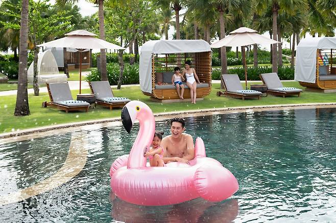 뉴월드호이아나비치리조트_수영장