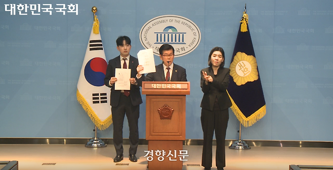 장영하 국민의힘 중앙선거대책위원회 진실대응전략단장이 29일 국회 소통관에서 기자회견을 하고 있다. 국회 인터넷의사중계시스템 갈무리