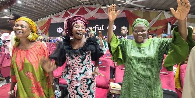 RCCG 성도들이 기뻐하며 찬양하는 모습. 황성주 회장 제공