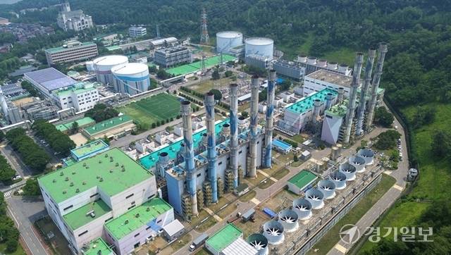 주민 민원으로 현대화사업에 어려움을 겪고 있는 성남시 남동발전 분당복합화력발전소 전경. 윤원규기자