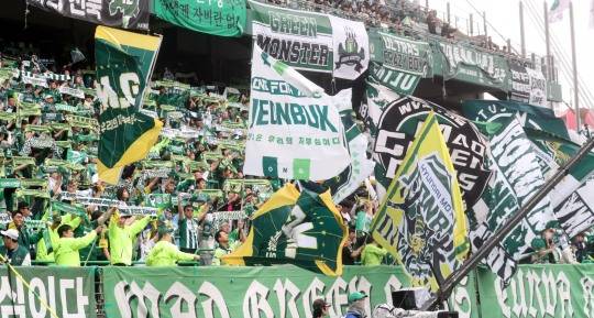 열기 오른 전주성. 사진[연합뉴스]