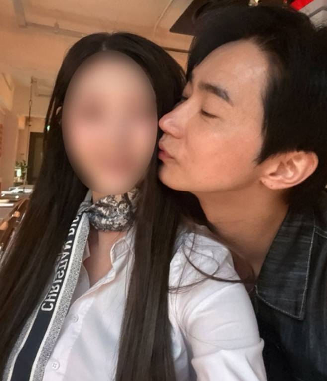 뮤지컬 배우 전호준이 전 여자친구 폭행 의혹을 부인한 가운데, 폭행 피해를 폭로했던 전 여자친구 A씨가 이를 재반박하며 전호준의 양다리 사실을 추가 폭로했다./사진=엑스(X·옛 트위터)