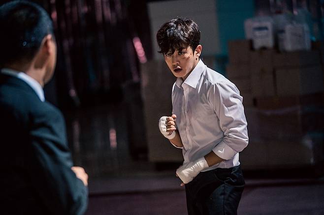 티빙 오리지널 드라마 ‘샤크: 더 스톰’에서 차우솔을 연기한 배우 김민석 [티빙 제공]