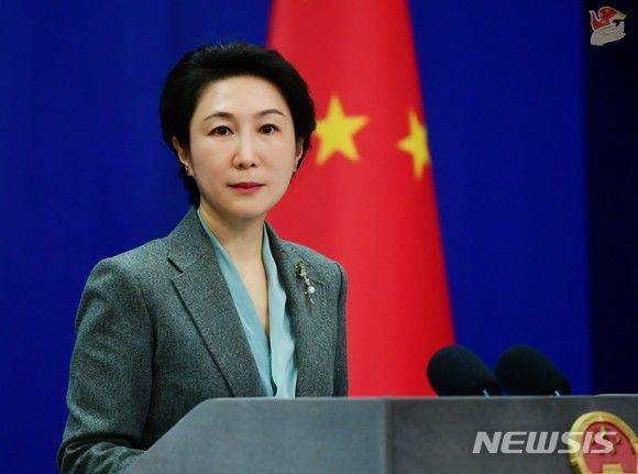 [서울=뉴시스] ﻿﻿중국이 외교·경제 협력 강화를 위해 무비자 정책 대상을 잇달아 확대하는 가운데, 중동 4개국을 새롭게 비자 면제 국가에 포함시켰다. 사진은 중국 외교부 마오닝 대변인의 모습. 2025.05.29