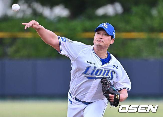 [OSEN=경산, 이석우 기자] 21일 경산 삼성라이온즈볼파크에서 2025 KBO 퓨처스리그 삼성 라이온즈와 롯데 자이언츠의 경기가 열렸다. 홈팀 삼성은 최예한이, 방문팀 롯데는 감보아가 선발 출전했다. 삼성 라이온즈 오승환이 역투하고 있다. 2025.05.21 / foto0307@osen.co.kr
