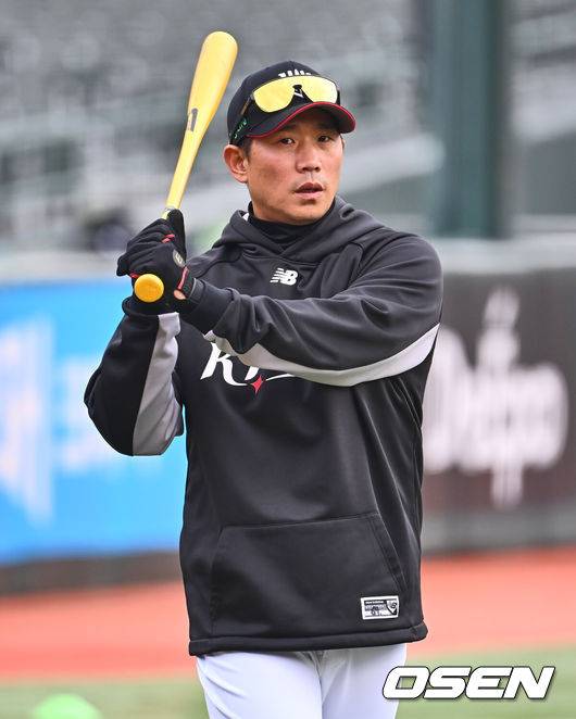 [OSEN=이석우 기자] KT 박경수 코치. 2025.03.28 / foto0307@osen.co.kr