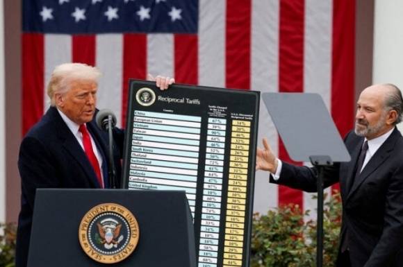 도널드 트럼프 미국 대통령이 2025년 4월 2일 미국 워싱턴 D.C. 백악관에서 전 세계를 대상으로 하는 상호관세를 설명하고 있다. 로이터 연합뉴스