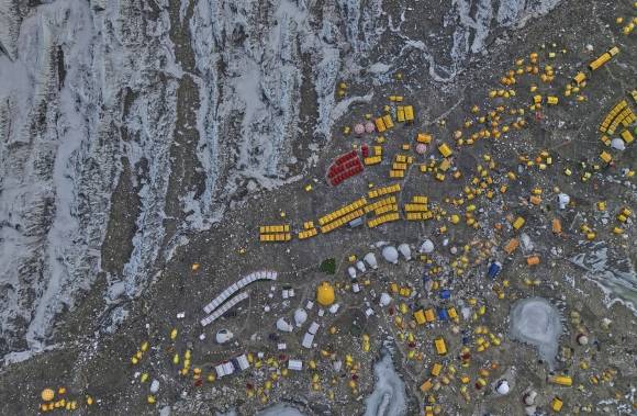 위에서 본 에베레스트 베이스캠프 모습.  AP 연합뉴스