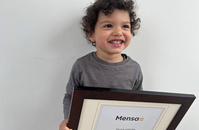 기네스월드레코드는 23일(현지시간) 영국 출생의 조셉 해리스-버틸(3·사진)을 최연소 남성 멘사 회원으로 인증했다. 기네스월드레코드