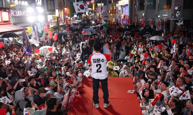 김문수 국민의힘 대선 후보가 28일 대구 중구 동성로를 찾아 유세하고 있다. 연합뉴스