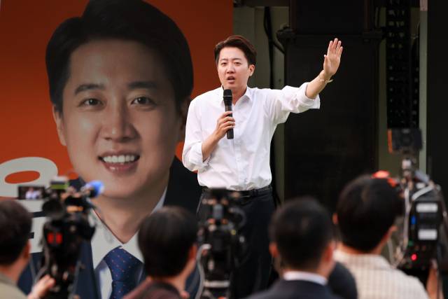 이준석 개혁신당 대선 후보가 28일 서울 강남구 코엑스 동문에서 집중유세를 하고 있다. 연합뉴스