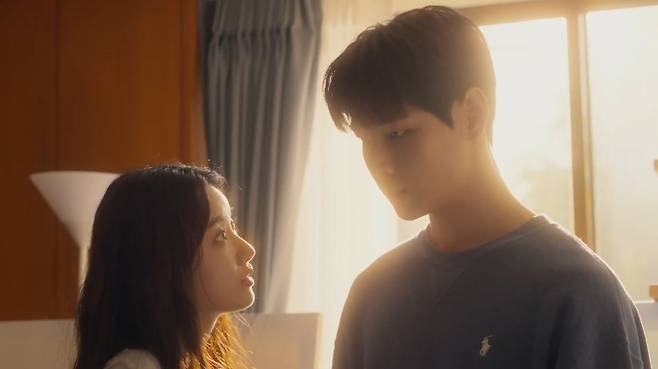 제작 왓즈픽쳐스, 815Videoㅣ배급 케이티스튜디오지니, 목영enm