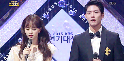 2015년 KBS 연기대상 MC로 만나 서로 정색 연기를 선보인 배우 김소현과 박보검. 사진 KBS 방송화면 캡처