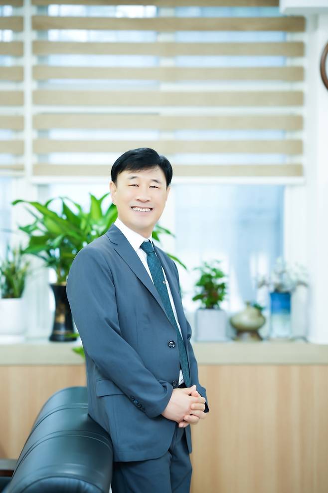 동작중학교 김허중 교장.