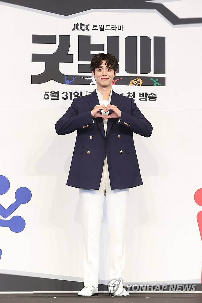 포즈 취하는 박보검 (서울=연합뉴스) 강민지 기자 = 배우 박보검이 29일 서울 구로구 더링크서울에서 열린 JTBC 새 토일드라마 '굿보이' 제작발표회에서 포즈를 취하고 있다. 2025.5.29 
    [재판매 및 DB 금지] mjkang@yna.co.kr